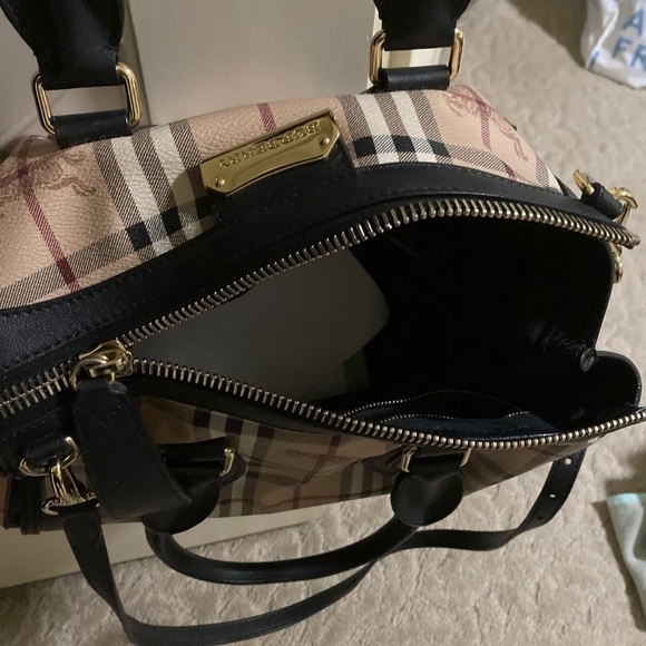 Burberry Authentic Women’s Bag/Purse - Picture 3 of 9